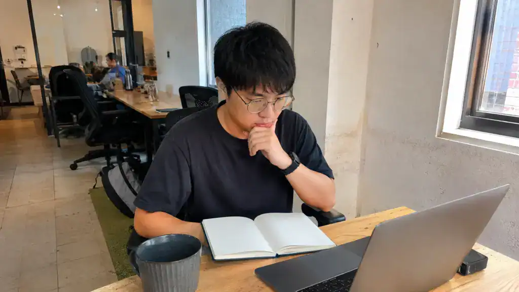 自由接案者租月租工作室前，應先確認空間能不能支撐現金流與客戶信任。