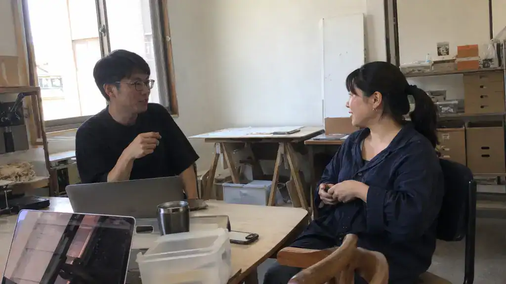 共享型工作室的社群效應，常來自轉介、資訊交流與比單獨租更低的心理壓力。